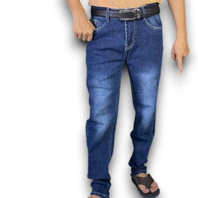 Quần jean nam dài co giãn xanh đậm trơn là lựa chọn hoàn hảo cho những chàng trai yêu thích phong cách trẻ trung, năng động.